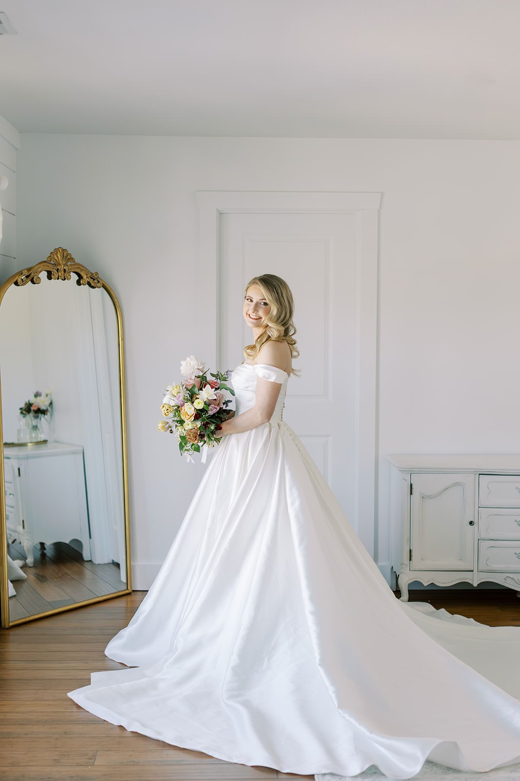 Emerson Fields Wedding Getting Ready Suite Photographed by Kiley Ann Photography